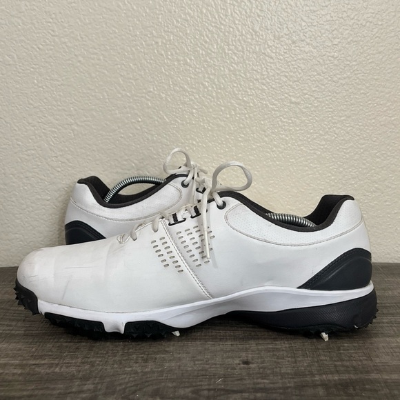 Women’s Nike Leather Golf Spike Shoe White Black Swoosh Size 8.5W 628534-101 - Picture 3 of 8